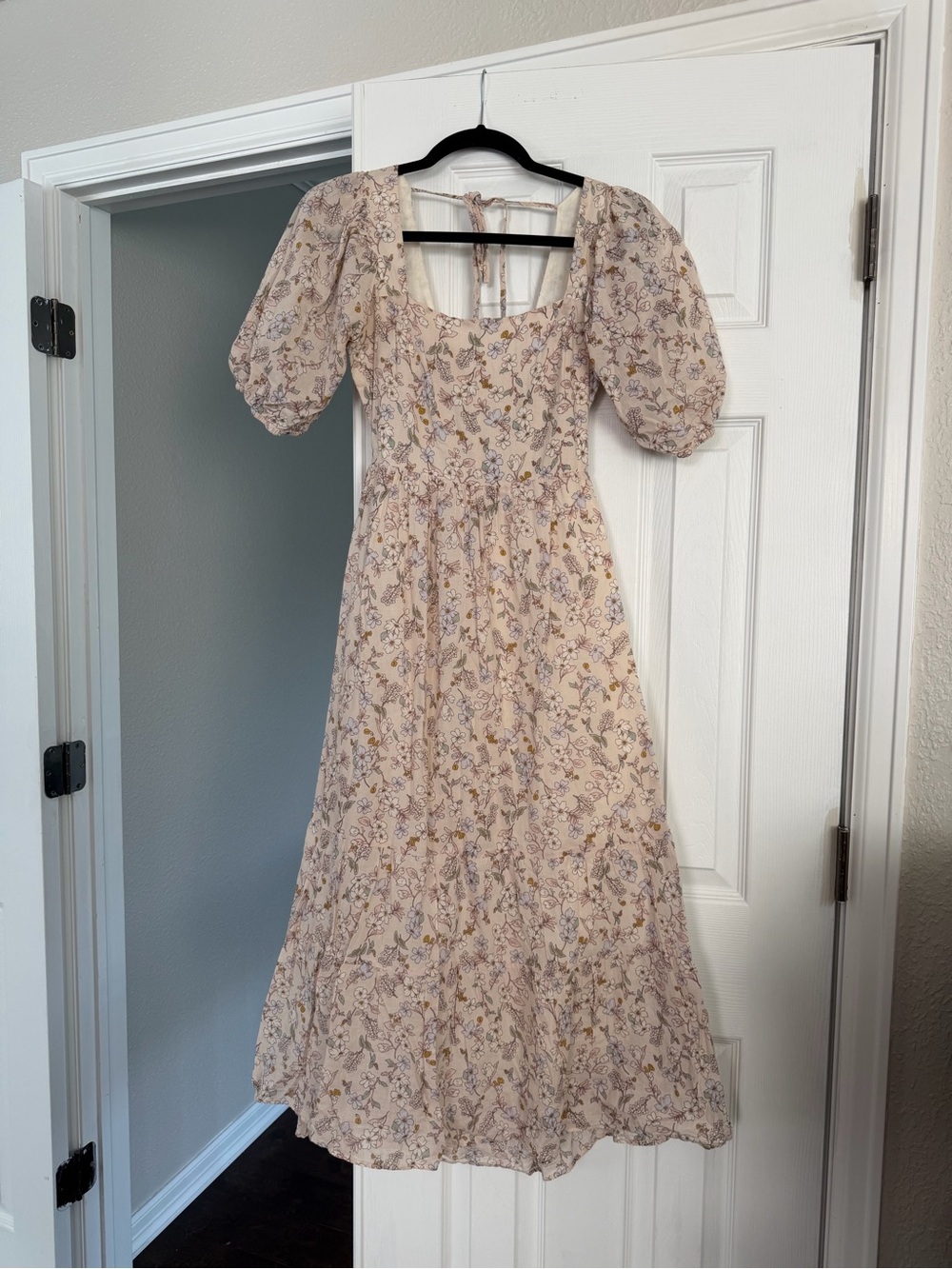 Dress Forum Blush Cream Floral Tie-Back Puff Sleeve Midi Dress